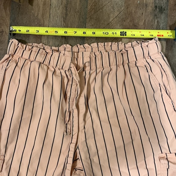 Loft Outlet Drawstring Cargo Style pants.  Elastic waist and legs. - Picture 6 of 7